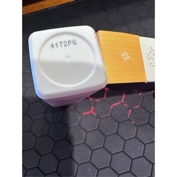 Drunk Elephant C-Luma Hydrabright Gentle Hydrating Vitamin C Serum 30ml - Picture 4 of 6